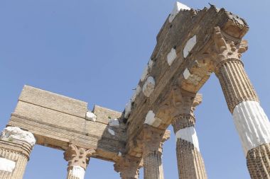 İtalya 'da Brescia' da Capitolium ya da Tempio Capitolino adlı Roma tapınağının kalıntıları.