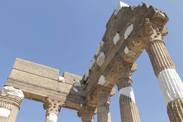 İtalya 'da Brescia' da Capitolium ya da Tempio Capitolino adlı Roma tapınağının kalıntıları.