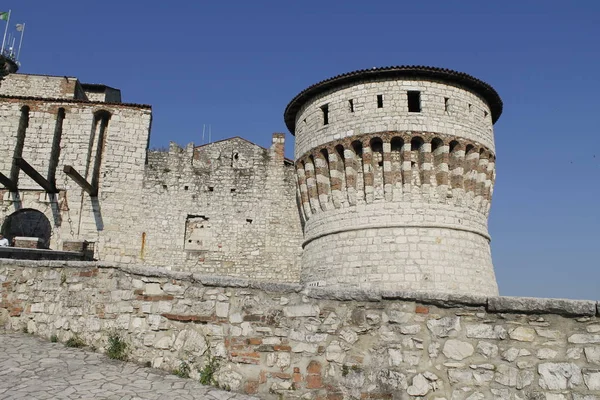 Oud kasteel in brescia, een stad in Noord-Italië — Stockfoto