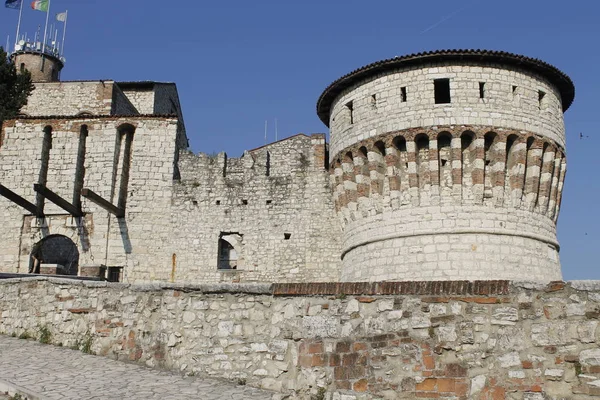 Oud kasteel in brescia, een stad in Noord-Italië — Stockfoto