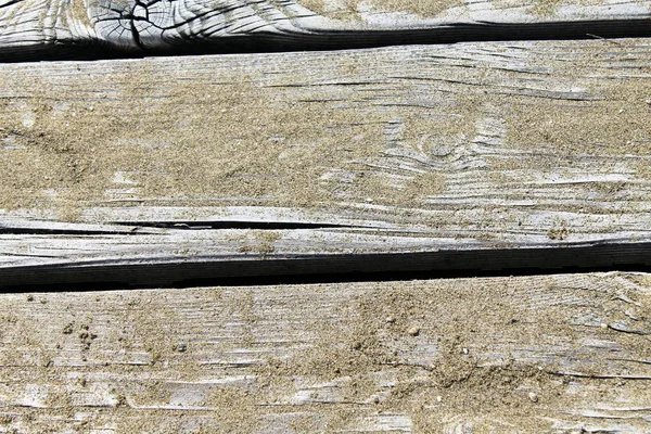 Close up van houten steiger met zand — Stockfoto