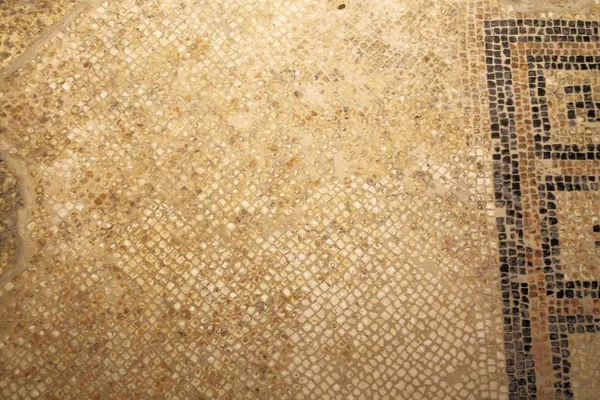 Schönes altes Mosaik geschmückt antiken Fußboden. — Stockfoto