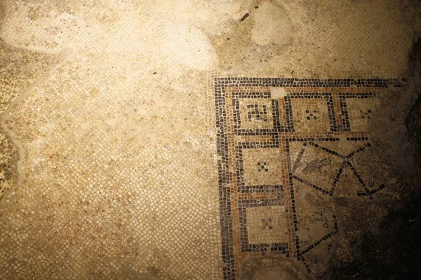 Bellissimo vecchio mosaico ornata pavimento antico . — Foto Stock