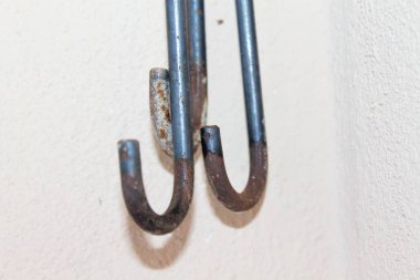 beyaz duvar demir kanca