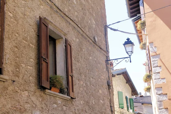 Cecina, small medieval village on Garda lake in northern Italy — Stock Photo, Image