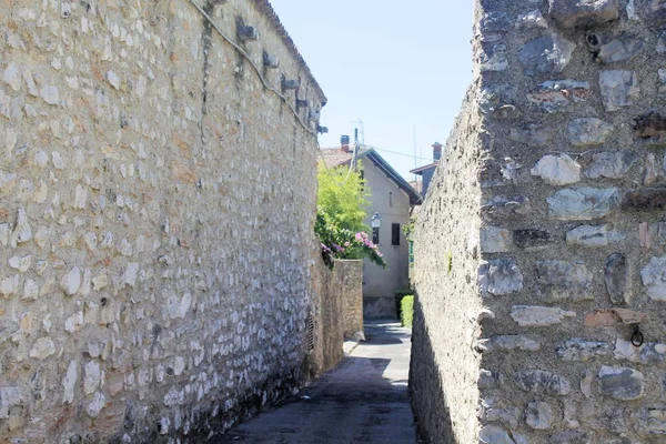 Cecina, small medieval village on Garda lake in northern Italy — Stock Photo, Image