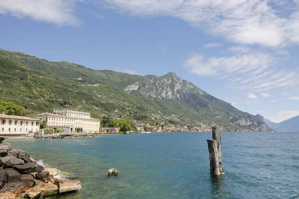 Kuzey İtalya 'daki Garda Gölü manzarası — Stok fotoğraf