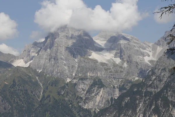 Vista sulle montagne con ghiacciaio sulle Alpi — Foto Stock