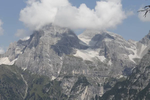 Uitzicht op bergen met de gletsjer van de Alpen — Stockfoto