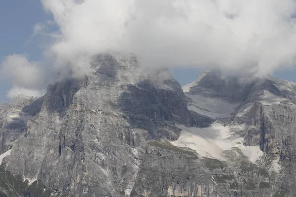 Uitzicht op bergen met de gletsjer van de Alpen — Stockfoto