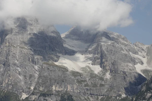 Uitzicht op bergen met de gletsjer van de Alpen — Stockfoto