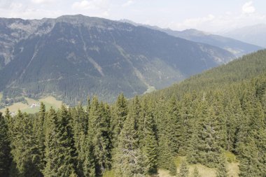 Alp Dağları Kuzey İtalya'daki görünümünü