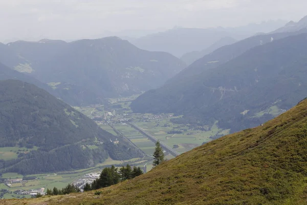 Alp Dağları Kuzey İtalya'daki görünümünü