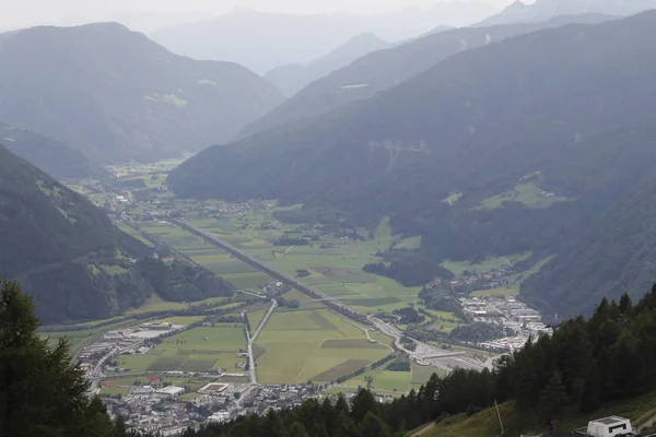 Alp Dağları Kuzey İtalya'daki görünümünü
