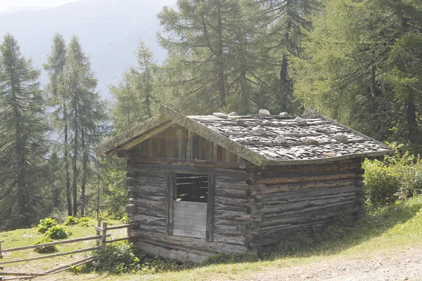 イタリアのアルプスの典型的な山小屋 — ストック写真