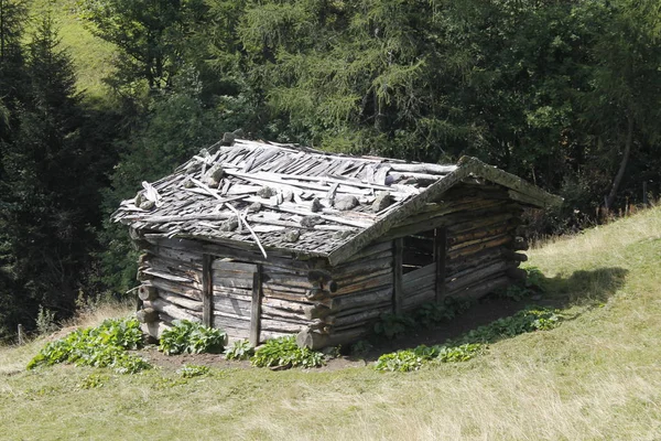 イタリアのアルプスの典型的な山小屋 — ストック写真