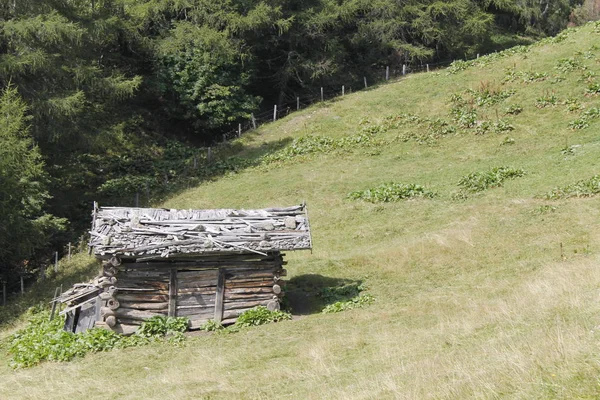 イタリアのアルプスの典型的な山小屋 — ストック写真