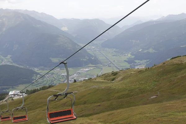 Sedačkové Lanovky Lyžařský Vlek Evropských Alpách Přepravu Turistů Letní Sezóně — Stock fotografie