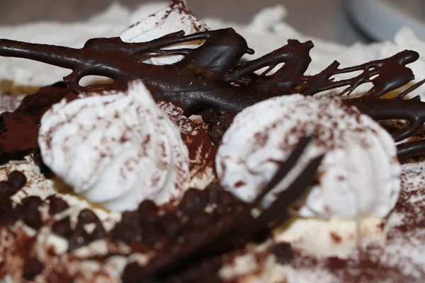 Meringue Торт Шоколадным Кремом Здоровой Пищи — стоковое фото