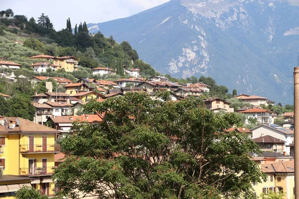 Landschap Van Een Klein Oud Dorpje Onder Italiaanse Heuvels — Stockfoto