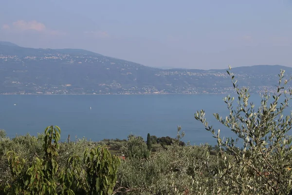Krajobraz Jeziora Garda Północnych Włoszech — Zdjęcie stockowe
