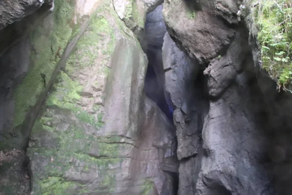 Интерьер Скалистых Стен Пещеры — стоковое фото