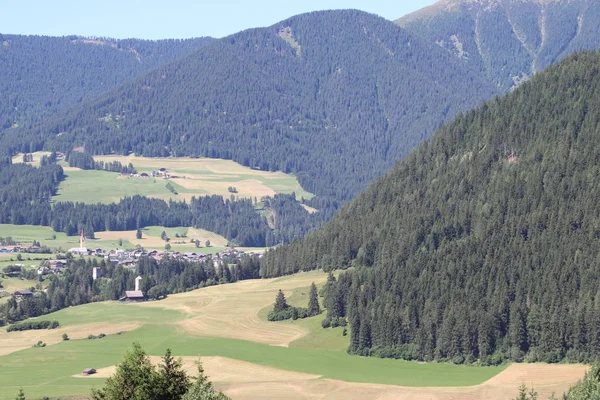 Krajobraz Zielonymi Wzgórzami Północnych Włoszech — Zdjęcie stockowe