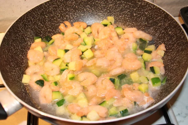 Courgettesaus Garnalensaus Een Pan — Stockfoto