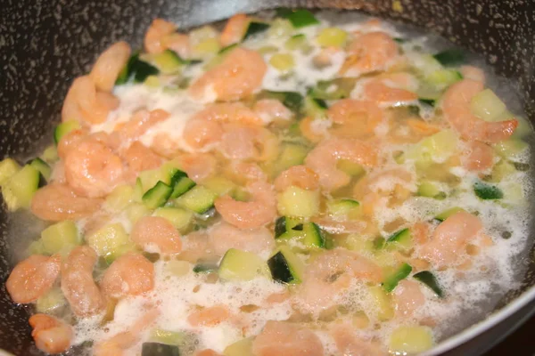 Courgettesaus Garnalensaus Een Pan — Stockfoto