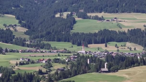 Pittoreske Natuurlijke Zonnige Landschap Van Groene Alpenweiden — Stockvideo