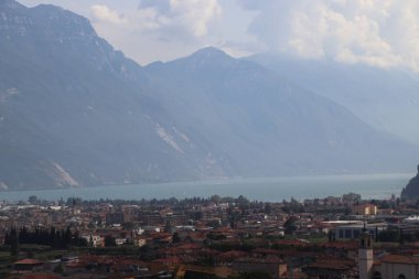 İtalya 'daki Riva del Garda köyünün manzarası