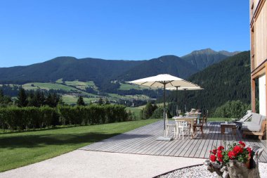  İtalya 'da Monguelfo' da Dolomitler üzerine otel dışı