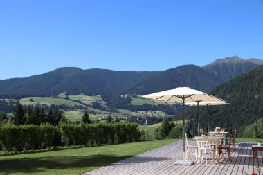  İtalya 'da Monguelfo' da Dolomitler üzerine otel dışı