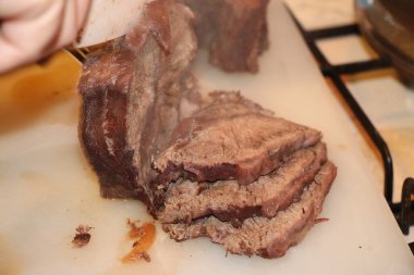 Haşlanmış dana eti ve biftek. Hemoglobin tedavisi için diyet gıda kavramı.