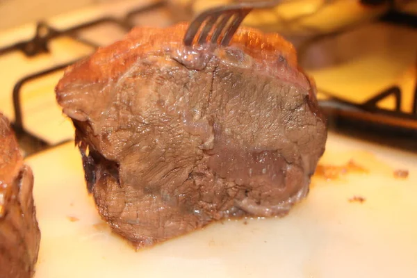 仔牛と牛の煮込み肉 ヘモグロビン回復のための食事の概念 — ストック写真