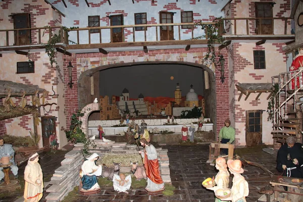 Weihnachtskrippe Von Jesus Geburt Krippe Mit Religiösen Statuetten — Stockfoto