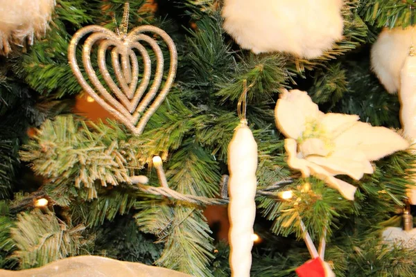 Decoraciones Navidad Árbol Navidad Con Decoraciones Blancas —  Fotos de Stock
