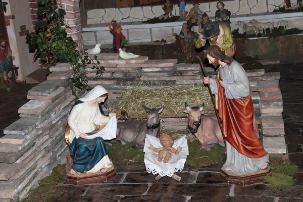 Weihnachtskrippe Von Jesus Geburt Krippe Mit Religiösen Statuetten — Stockfoto