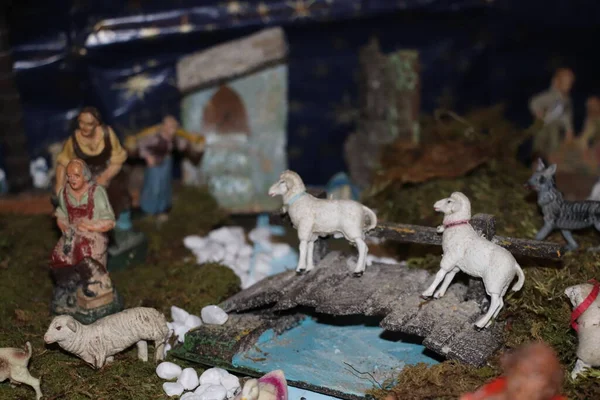 Weihnachtskrippe Von Jesus Geburt Krippe Mit Religiösen Statuetten — Stockfoto