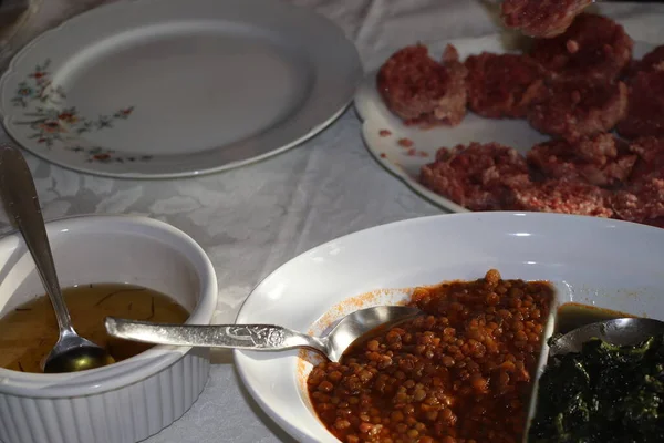 Plat Noël Italien Avec Lentilles Cuites Épinards Tranches Salami — Photo