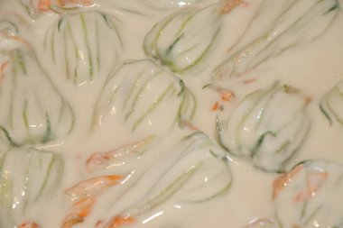 mozzarella ve ançüezli kabak çiçekleri.