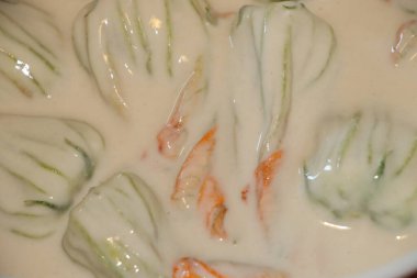 mozzarella ve ançüezli kabak çiçekleri.