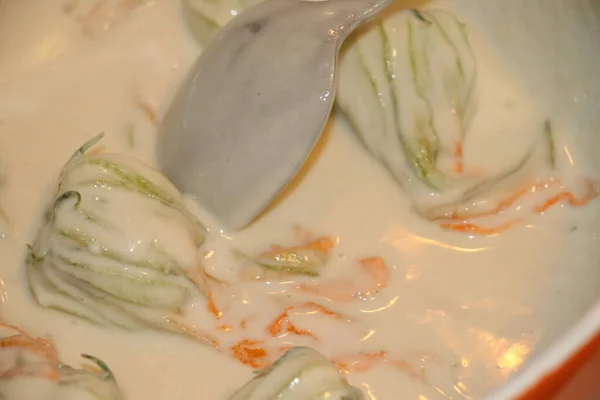 Preparazione Fiori Zucchina Pastella Con Mozzarella Acciughe — Foto Stock