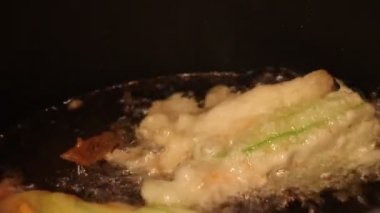 mozzarella ve ançüezli kabak çiçekleri.