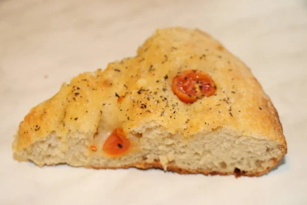 Pão Liso Caseiro Italiano Tradicional Com Tomate Origan — Fotografia de Stock