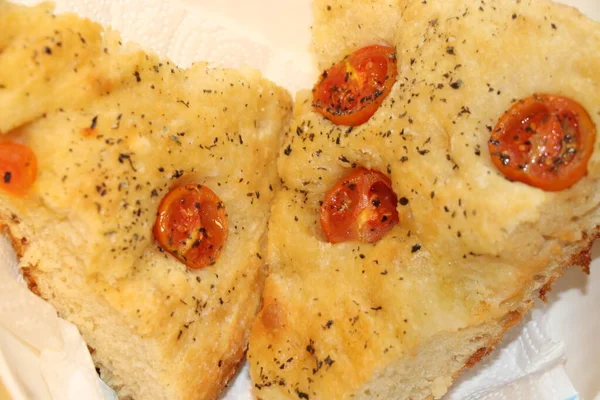 Traditional Italian Homemade Flat Bread Tomatoes Origan — Stock Photo, Image