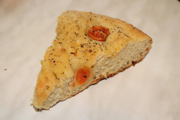 Pão Liso Caseiro Italiano Tradicional Com Tomate Origan — Fotografia de Stock