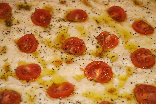 Pão Liso Caseiro Italiano Tradicional Com Tomate Origan — Fotografia de Stock