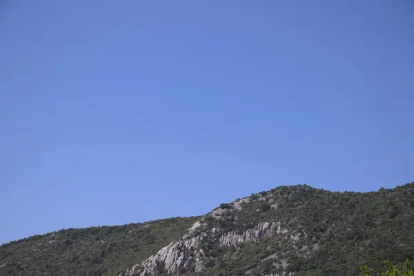 Paisaje Natural Con Montañas Verdes Cielo Azul — Foto de Stock