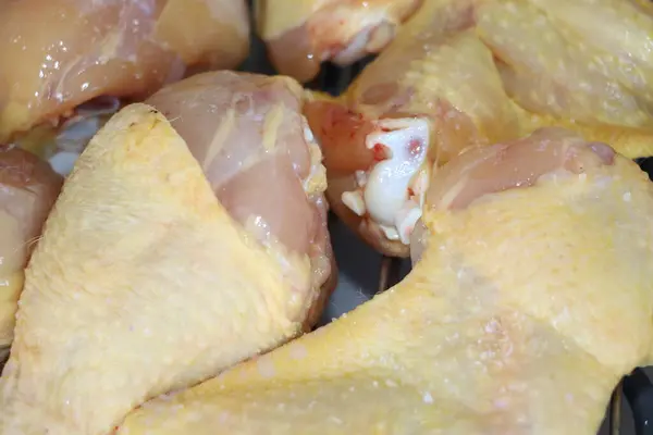 バーベキューで調理された鶏と混合グリル — ストック写真